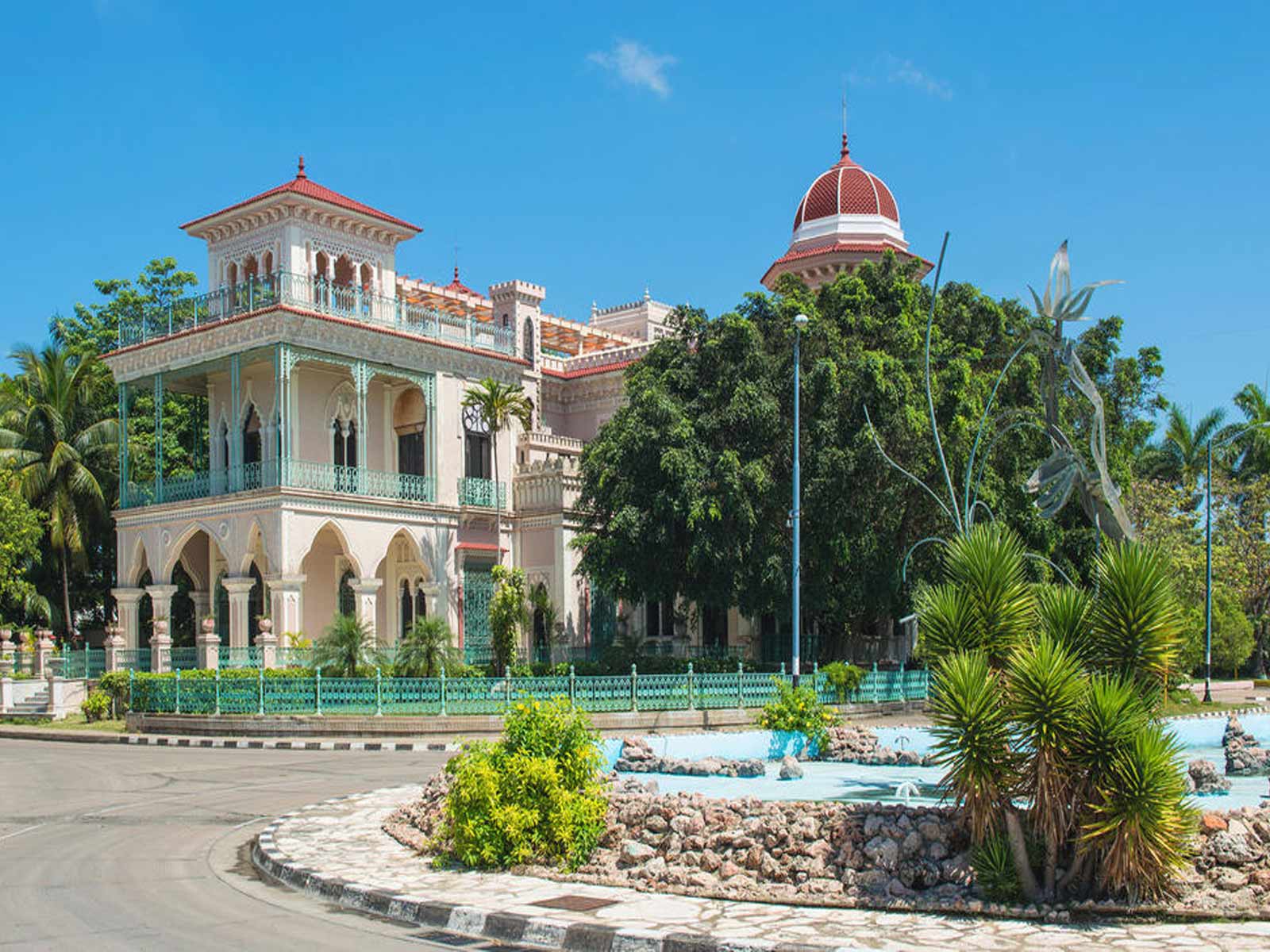 Day 6 - Cienfuegos: a French touch in an African - Spanish background country. 